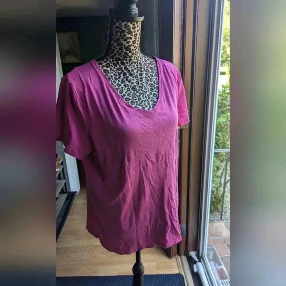 Croft and Barrow Essential V-Neck Women's T-shirt Magenta Garden Large EUC - Picture 2 of 7